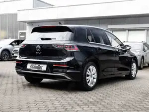 Volkswagen Golf VIII 1,5 TSI Style ACC Navi R-Kamera LED 17" Bild 2