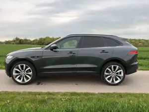 Jaguar F-Pace F-Pace 30t AWD R-Sport Bild 3