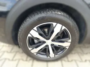 Peugeot 5008 1.2 PureTech 130 Allure Pack Navi PDC LED Bild 4