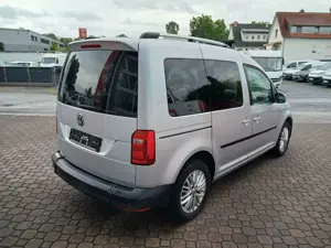 Volkswagen Caddy PKW Trendline BMT Rollst Behindertenumbau Bild 3
