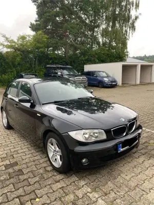 BMW 118 118d Bild 2