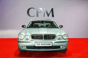 Jaguar XJ8 4.2 Executive | Leder | Navi | Xenon | SHZ! Bild 2