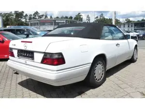 Mercedes-Benz E 320 Cabrio Automatik Sitzheizung Leder 4-Sitze Bild 2