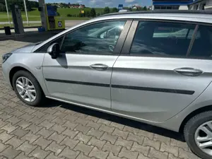 Opel Astra Sports Tourer Bild 2