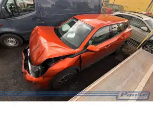 Peugeot 2008 1.2 PureTech 100 Active Pack*Unfall* Bild 5