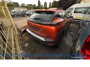 Peugeot 2008 1.2 PureTech 100 Active Pack*Unfall* Bild 3