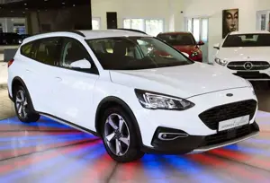 Ford Focus Turnier Active X*NAVI*LED*ALU*PDC*KLIMAAUT Bild 2