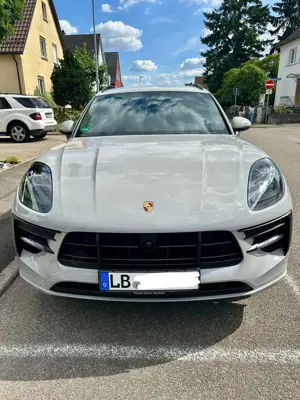 Porsche Macan kreide/schwarz-granatrot Porsche Approved Bose Bild 2