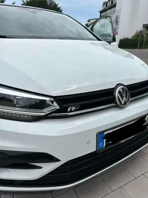 Volkswagen Touran 2.0 TDI SCR DSG Highline Bild 2