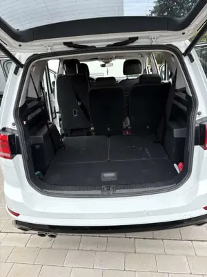 Volkswagen Touran 2.0 TDI SCR DSG Highline Bild 3