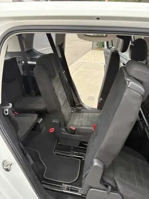 Volkswagen Touran 2.0 TDI SCR DSG Highline Bild 5