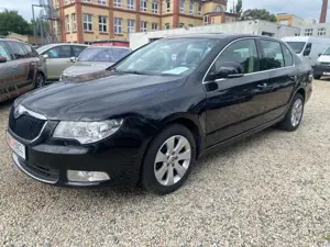 Skoda Superb 2.0 TDI CR DSG Ambition 1.Hand PDC NAVI Bild 4