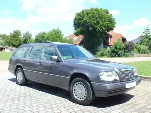 Mercedes-Benz E 300 T 4Matic - 100 % original - Scheckheft gepflegt Bild 3