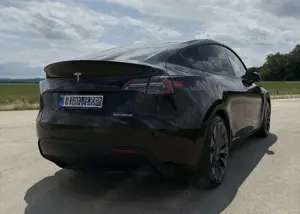 Tesla Model Y Performance Dual Motor AWD Bild 2