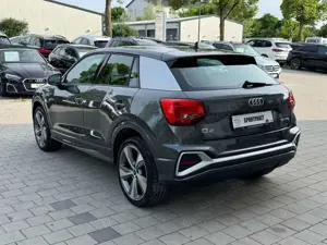 Audi Q2 35 TFSI S-Tronic S line LED Leder Navi Alu Bild 3
