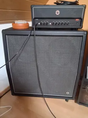 Verkaufe eine neuwertige Gitarren Anlage mit Zubehör !