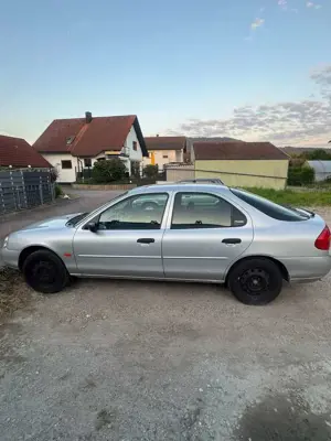 Ford Mondeo 1.8 Bild 5