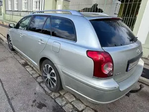 Toyota Avensis Avensis 2.2 D-CAT Combi Executive Bild 3