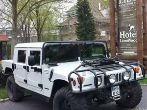 HUMMER H1