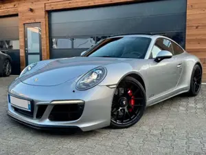 Porsche 911 Carrera GTS