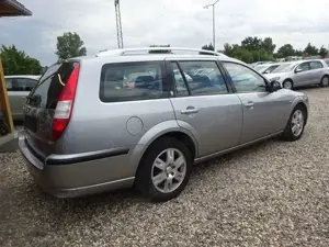 Ford Mondeo 1.8 92 kW Ghia Bild 4