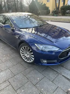 Tesla Model S 70 Bild 1