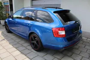Skoda Octavia Combi 2.0 TDI RS BiXenon Leder Navigation Tempomat Bild 4