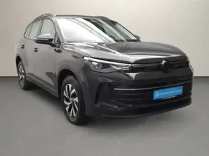 Volkswagen Tiguan TDI 4MOTION DSG Life AHK Navi LED ACC DCC Bild 3