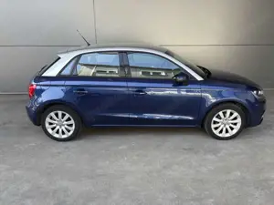 Audi A1 A1 Sportback 1.2 TFSI Sportback Attraction Bild 2