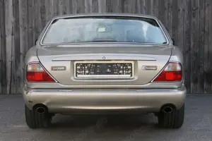 Jaguar XJ8 XJ 4.0 Sovereign Bild 5