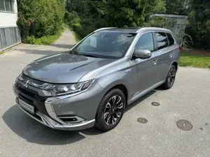 Mitsubishi Outlander Outlander Plug-in Hybrid TOP 2.4 4WD AHK