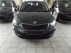 Skoda Karoq 1.0 TSI CLIMATRONIC/NAVI/AHK/PDC/SITZHEIZUNG