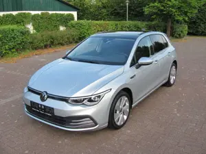 Volkswagen Golf VIII Lim. Style 1,5 eTSI DSG Pano.LED 2xPDC