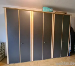 gebr. großer Kleiderschrank Buche, blau, drei Abtl. ca. 2,80x2,20x0,60 wegen Todesfall zu verschenke