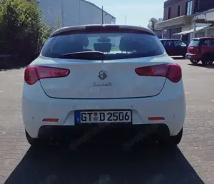 Alfa Romeo Giulietta 2.0 JTDM 16V Klima, Navi, TÜV 9/2025 Bild 2 Alfa Romeo Giulietta 2.0 JTDM 16V Klima, Navi, TÜV 9/2025 Bild 2