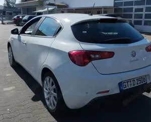 Alfa Romeo Giulietta 2.0 JTDM 16V Klima, Navi, TÜV 9/2025 Bild 4 Alfa Romeo Giulietta 2.0 JTDM 16V Klima, Navi, TÜV 9/2025 Bild 4