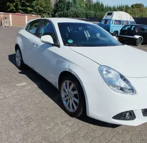 Alfa Romeo Giulietta 2.0 JTDM 16V Klima, Navi, TÜV 9/2025 Bild 3 Alfa Romeo Giulietta 2.0 JTDM 16V Klima, Navi, TÜV 9/2025 Bild 3