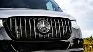 Mercedes-Benz Sprinter 319 CDI V6 3.0 CDI VIP Tourismus 8+1 Bild 2