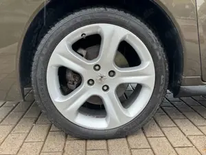 Peugeot 3008 Platinum Pano*Leder*Nav*HUD*ACC*AHK*Szhz* Bild 5