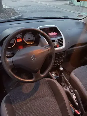 Peugeot 206 Peugeot 206+, TÜV bis 2026 - Bastlerfahrzeug! Bild 2 Peugeot 206 Peugeot 206+, TÜV bis 2026 - Bastlerfahrzeug! Bild 2