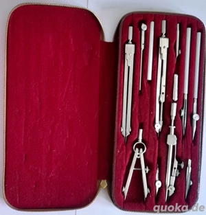 Altes Präzisions-Reisszeug in Lederetui, gut erhalten.