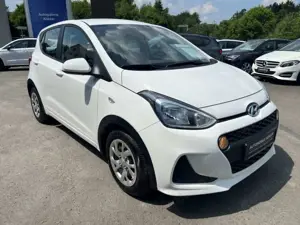 Hyundai i10 1.0 Trend KLIMA SITZHEIZUNG LENKRAD BEHEIZT Bild 3