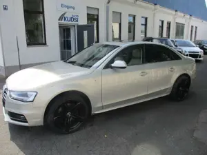 Audi A4 2.0 TFSI S line Sportpaket 4 X 4