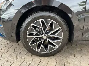 Skoda Octavia 2.0 TDI Selection  DSG NAVI HEAD-UP LED Bild 4