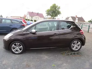 Peugeot 208 Allure 2.Hd. Klimaaut.!! Alu!!Teilleder!!Temp.!SHZ Bild 4