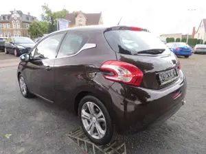 Peugeot 208 Allure 2.Hd. Klimaaut.!! Alu!!Teilleder!!Temp.!SHZ Bild 5