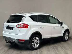 Ford Kuga Titanium/PDC/AHK/LM-FELGEN/NAVI/PANORAMA! Bild 3