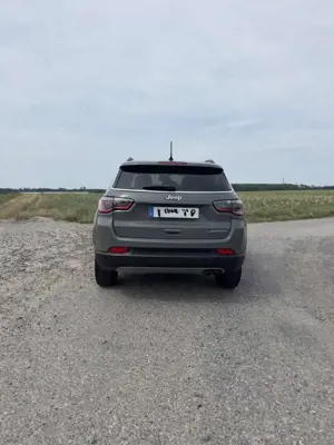Jeep Compass 1.3 T-GDI I4 Automatik Bild 4