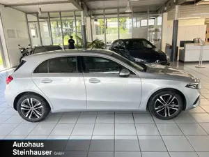 Mercedes-Benz A 180 A 180 Progressive/MBUX Navi/AHK/LED/Kamera Autom. Bild 2