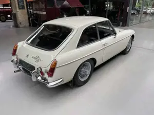 MG MGB -GT 1800 Bild 2